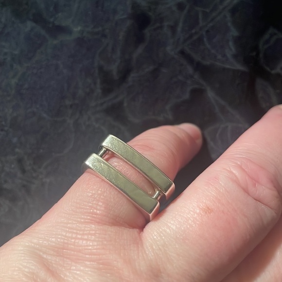 This sterling silver ring by Metalsmiths may have been worn once or twice. - Picture 9 of 10